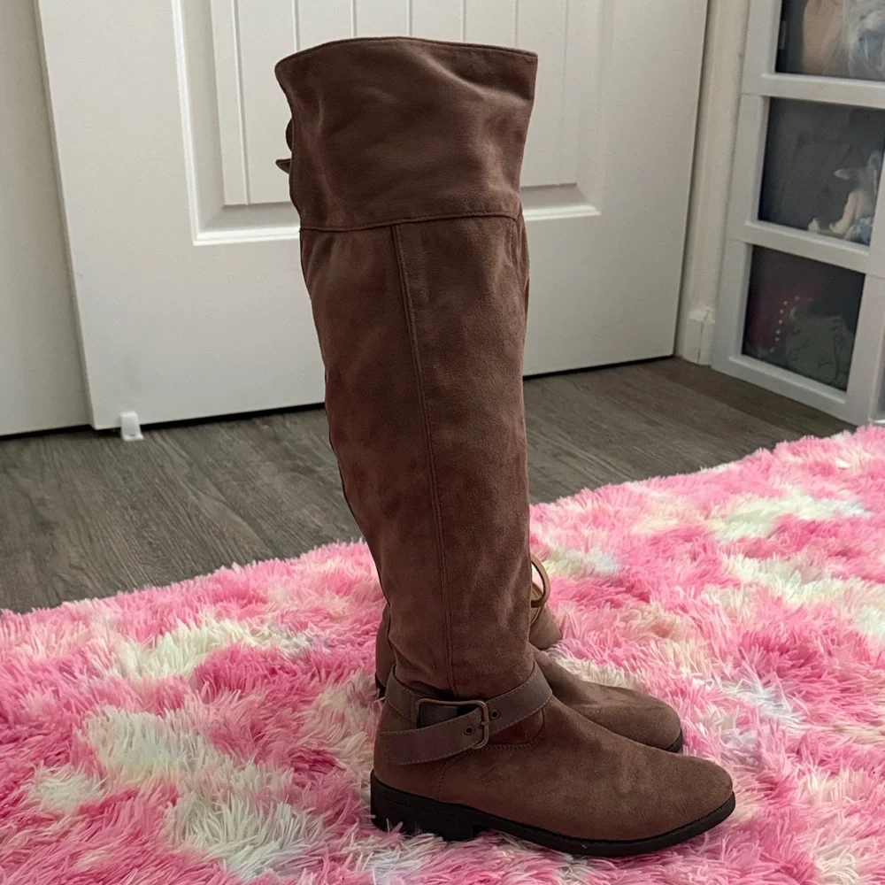 Chic Over the Knee Tan Boots